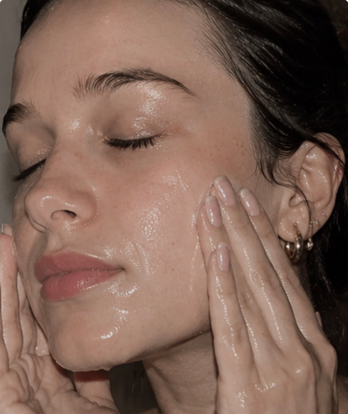 THE CLEAN ESCAPE — Gentle Cleansing Milk